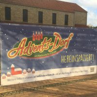 Die Banner hängen